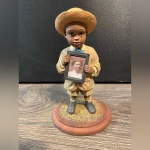 Emma Janes Babies Calvin Held His Mommas Picture Close To Heart Figurine READ⬇